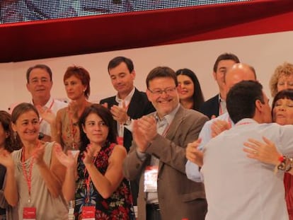 G&oacute;mez Besteiro, primero por la derecha, hoy durante el Congreso del PSOE.