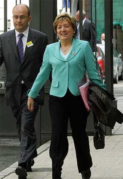 La ministra María Jesús San Segundo, ayer ante el Congreso.