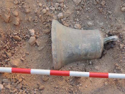 Campana gótica hallada en el castillo de Monreal de Ariza.