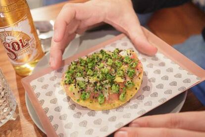 Tosta de atún y puerro a la llama, un locurón