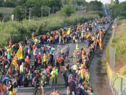 Miles de personas se suman a las cinco manifestaciones que, desde otras tantas ciudades, confluirán el viernes en Barcelona