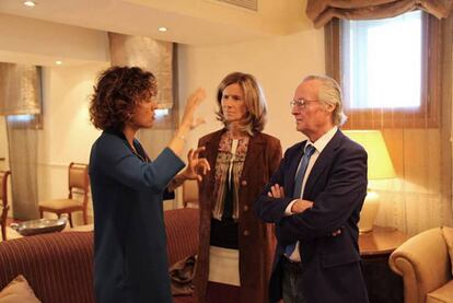 La ministra de Sanidad, Dolors Montserrat, junto a Cristina Garmendia y Josep Piqu&eacute;.