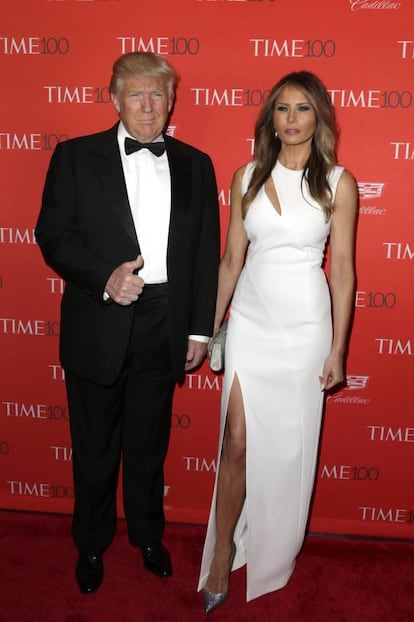 Donald y Melania Trump en la gala de los 100 personas más influyentes que realizó la revista 'TIME', en Lincoln Center, en Nueva York el pasado 26 de abril. Una vez más, la esposa del magnate apostaba por el color blanco.