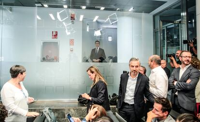 El presidente del PP, Alberto Núñez Feijóo, antes de la rueda de prensa de este lunes.