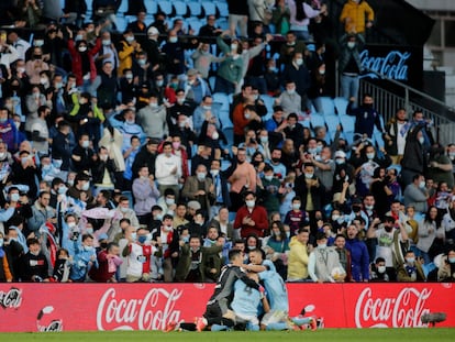 Los jugadores del Celta de Vigo celebran el gol de Iago Aspas en el último minuto.