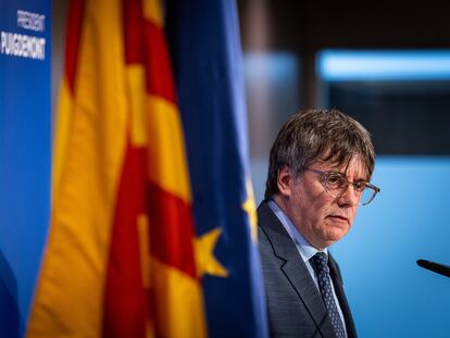 El expresident Carles Puigdemont dirige la estrategia de Junts en las negociaciones por la investidura, mientras gobierna desde Bélgica su entidad privada independentista.