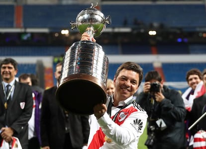 Gallardo levanta la cuarta Copa Libertadores de River.