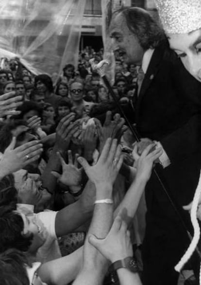 Dalí aclamado en Granollers, 1974.