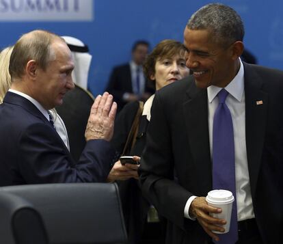 U.S. President Barack Obama, right, talks with Russian President Vladimir Putin, left, prior to a session of the G-20 Summit in Antalya, Turkey, Monday, Nov. 16, 2015. The leaders of the Group of 20 were wrapping up their two-day summit in Turkey Monday against the backdrop of heavy French bombardment of the Islamic State's stronghold in Syria. The bombings marked a significant escalation of France's role in the fight against the extremist group. (Kayhan Ozer/Anadolu Agency via AP, Pool)