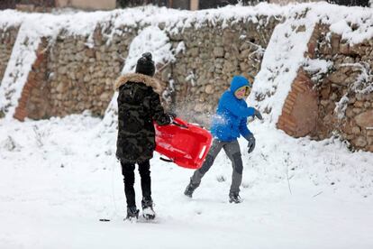 Kids enjoying a rarely seen blanket of snow in Montbui (Barcelona).