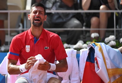 El tenista serbio, emocionado tras ganar al español.