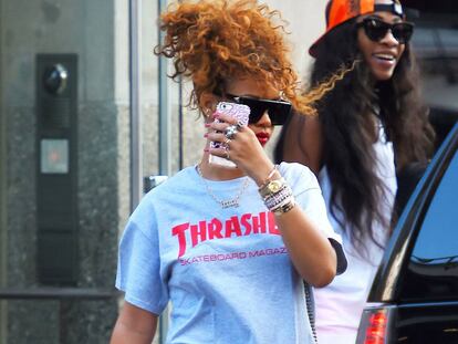 Rihanna con la camiseta de Thrasher Magazine.
