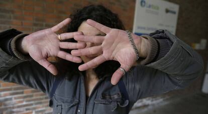 V. M. a la entrada de una oficina de Lanbide en la que dejó sus datos biométricos.