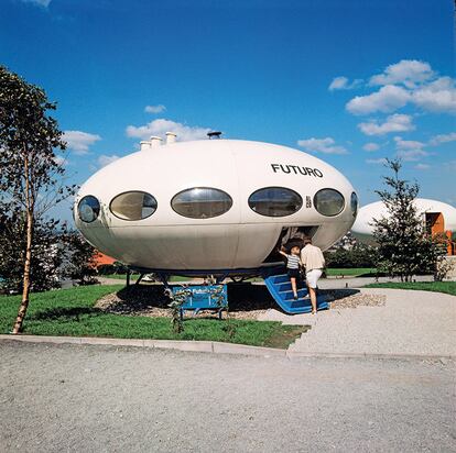 A menudo, los arquitectos no sintonizaron con los gustos del gran público y les ofrecían algo así como platillos volantes. Ejemplo: la casa Futuro, diseñada en 1968 por el finlandés Matti Suuronen.