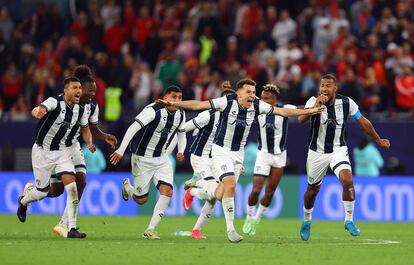 Los jugadores del Pachuca celebran su pase a la final de la Intercontinental este sábado.