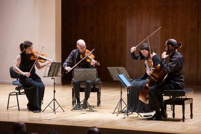 Helena Satué, Bernat Prat, Lara Fernández y Oriol Prat, los cuatro integrantes del Cuarteto Cosmos, durante la interpretación del Cuarteto K. 87 de Schubert.