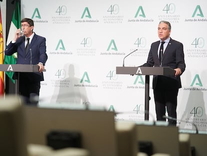 El vicepresidente de la Junta de Andalucía, Juan Marín, y el consejero de la Presidencia, Elías Bendodo, el lunes.