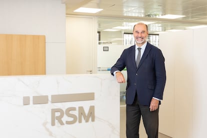 Jesús Bernabé se incorpora a RSM como socio de mercantil y director del área de tax & legal en la oficina de Madrid. Cuenta con más de 20 años de experiencia en el sector de la asesoría jurídica de empresas. En los últimos años ha sido socio de Ramón Hermosilla Abogados y de Auren. Además, ha sido secretario general del grupo Gescapital y director general de asesoría jurídica y compliance para la sucursal en España de Banco Espírito Santo y posteriormente de Novo Banco.