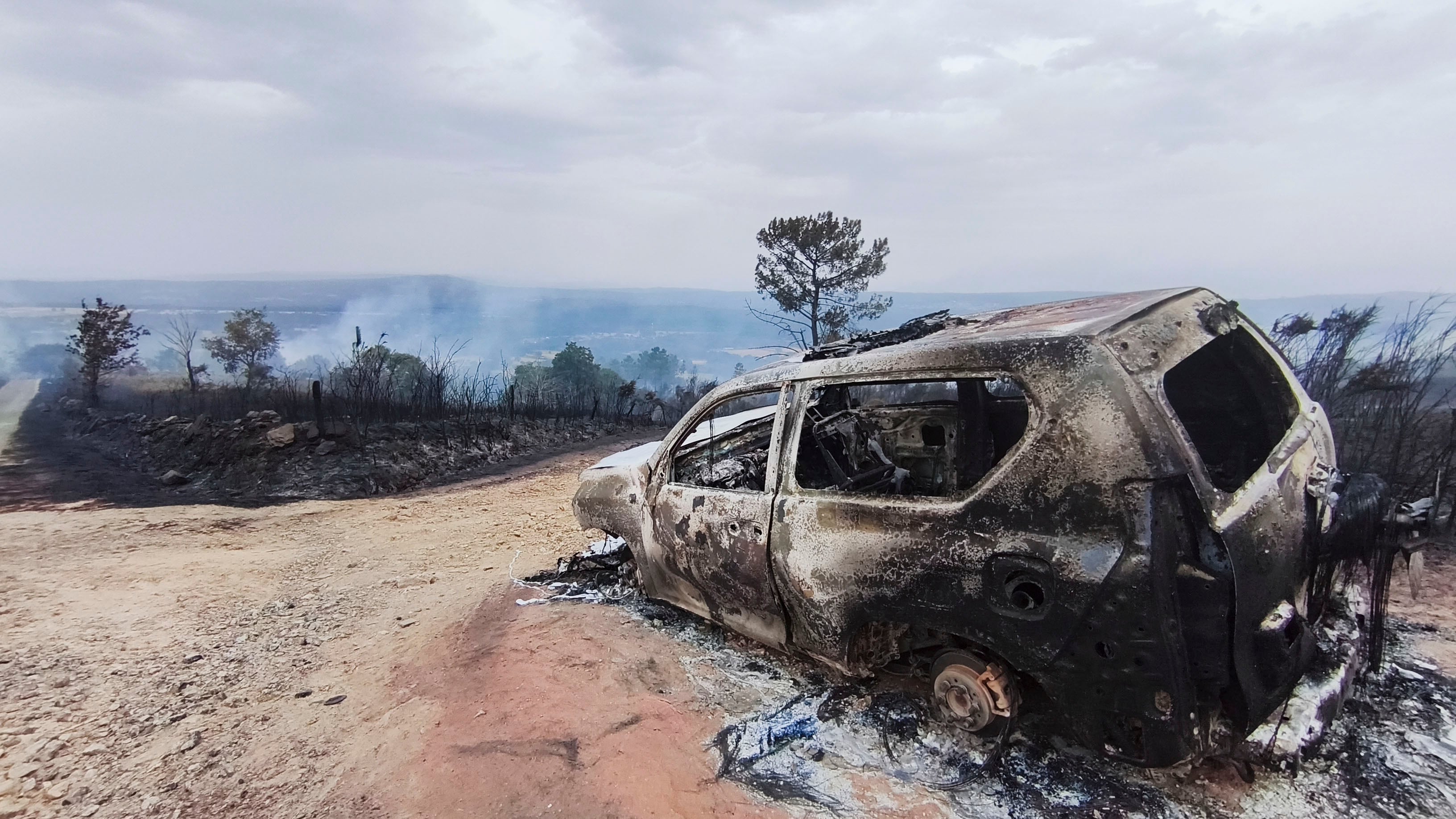 Última hora de los incendios en España, en directo | El fuego se ceba con Ourense y Zamora con 8.000 vecinos evacuados: “Era como una película de miedo”