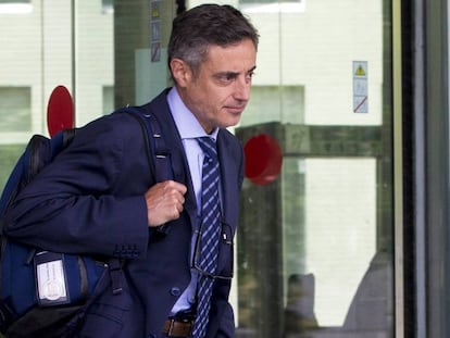 Emilio Sánchez Ulled a la salida de la Ciudad de la Justicia de Barcelona, en julio de 2022.