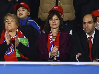 Michelle Bachelet, la ministra chilena del Deporte, Natalia Riffo y el vicepresidente de la Conmebol, Sergio Jadue.