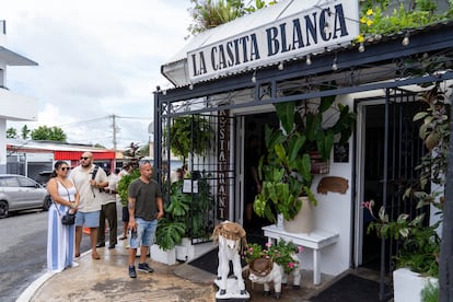 La Casita Blanca, fonda icónica en el corazón de San Juan, visitada por Bad Bunny.