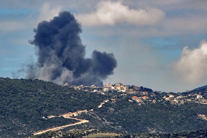 Bombardeos israelíes sobre el pueblo libanés de Sujoud este sábado.