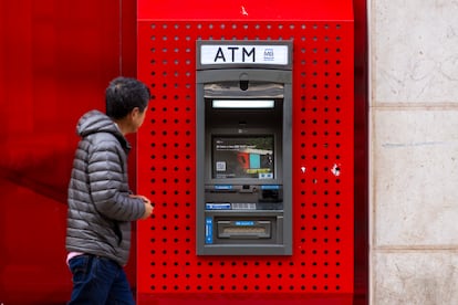 Una oficina del Banco Santander en Lisboa.