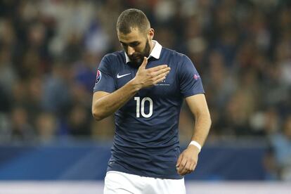 Benzema en un partido con Francia.