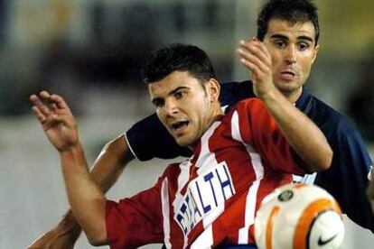 Braulio protege el balón ante Garitano ayer en el estadio Sardinero.