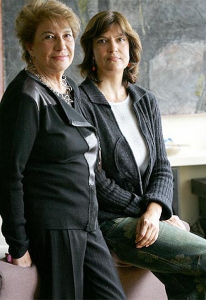 Las historiadoras Mari Cruz Seoane y Susana Sueiro (derecha).