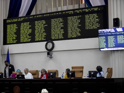 Los miembros de la Junta Directiva del parlamento de Nicaragua durante la aprobación de las reformas electorales, el martes, en Managua.