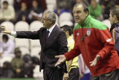 Manzano y Bielsa, durante el partido