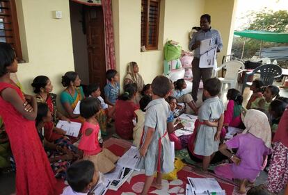 Programa educativo de Acciona en Bannur (India).