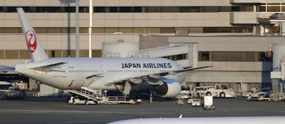 Un Boeing 787 Dreamliner en el aeropuerto de Tokio, Jap&oacute;n