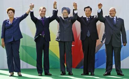 Desde la izquierda: Dilma Rousseff, Dmitri Medvédev, Manmohan Singh, Hu Jintao y Jacob Zuma.