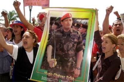 Seguidores de Hugo Chávez, ayer, durante una marcha en contra de la oposición venezolana.