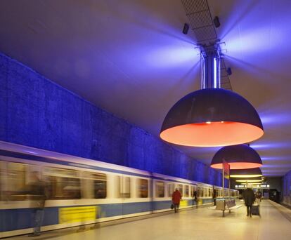 Estació de metro de Westfriedhof, dissenyada pels arquitectes Auer i Weber, a Munic (Alemanya).