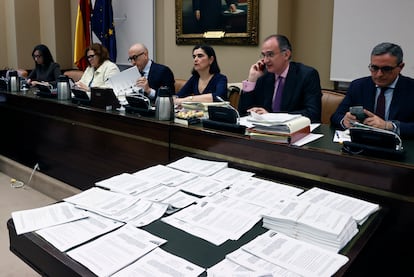 Mesa de la comisión de investigación del Congreso sobre las compra de material sanitario durante la pandemia.
