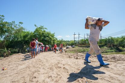 Ayuda humanitaria cerca de Coloma, Honduras