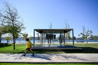 The artist Jota Mombaça walks in front of her installation 'Nao esqueço siempre mais' (I will not forget), in the gardens of the MAAT.