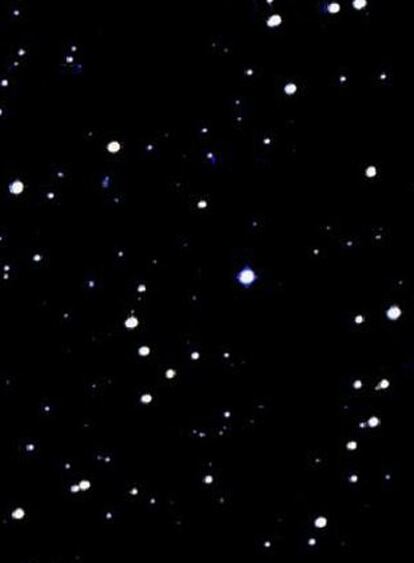La estrella Albus-1 es el objeto brillante que aparece en el centro.