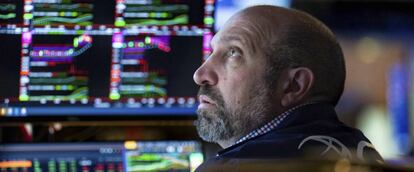 Un operador bursátil en la Bolsa de Nueva York.