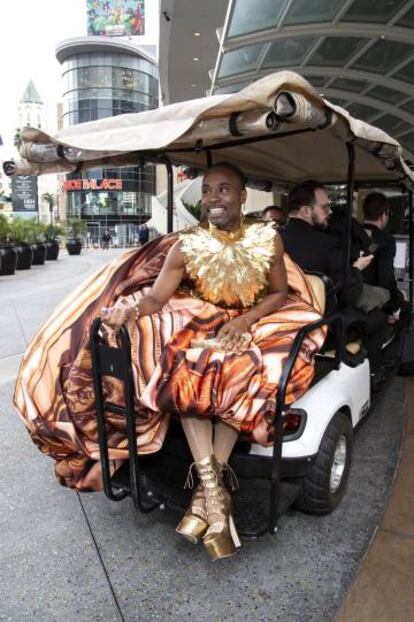 El actor, ya preparado, de camino a la gala de los Oscar 2020.