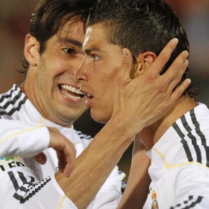 Kaká felicita a Cristiano