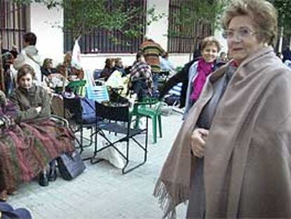 Noche al raso para lograr una  plaza en la Universidad Popular de Valencia