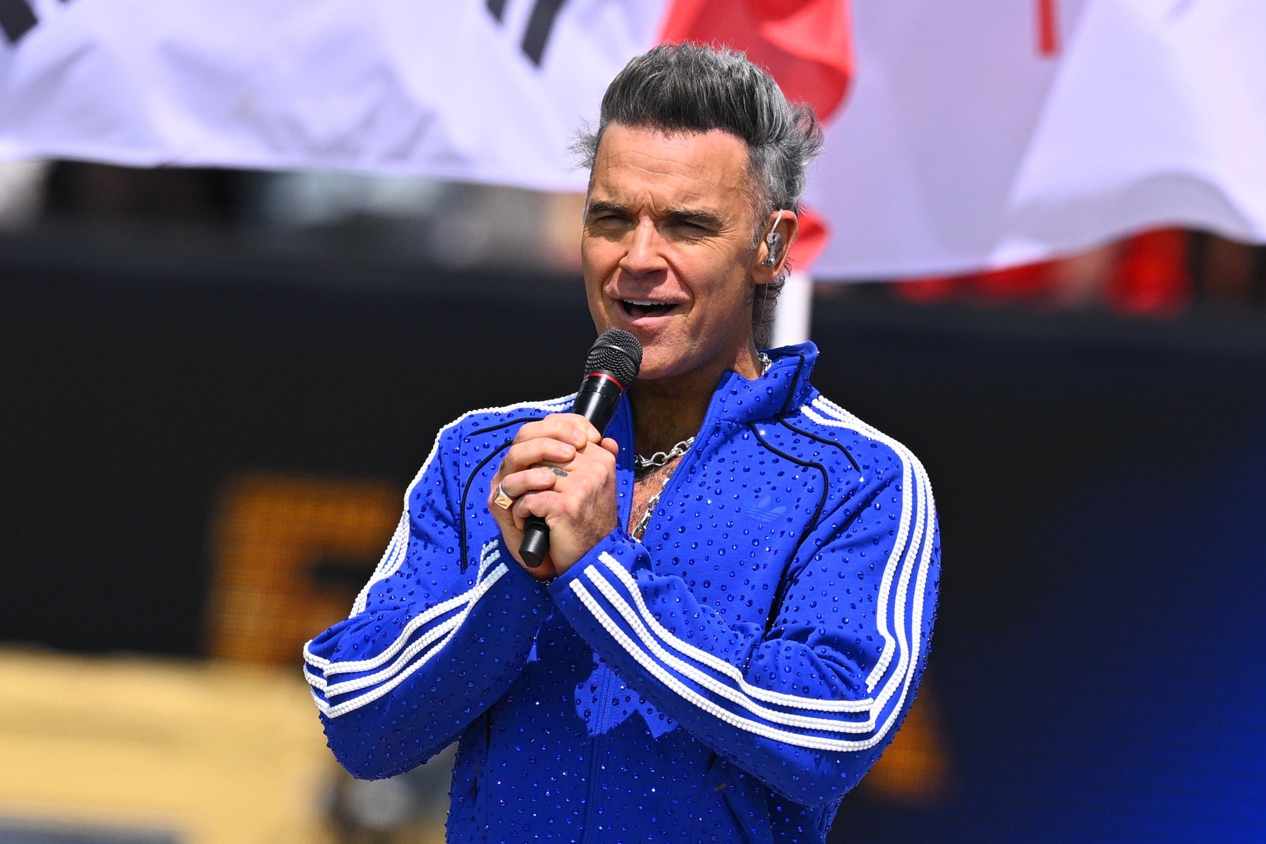 Robbie Williams responde a las acusaciones de consumo de cocaína por su vídeo viral durante la final del Mundial: “Fue una falta de profesionalidad”