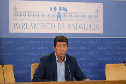 El vicepresidente de la Junta de Andalucía, Juan Marín, durante la rueda de prensa en el Parlamento regional. / CIUDADANOS