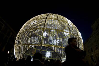 Alumbrado navideño en el centro de Sevilla.