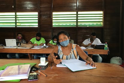 Luciane do Nascimento, moradora da aldeia de Punã, aluna do curso de técnico em gestão de desenvolvimento sustentável da Fundação Amazônia Sustentável e mãe de oito filhos.